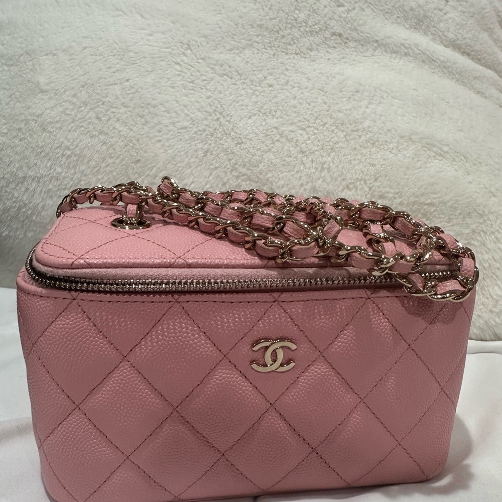 Chanel Pink Quilted Women's Bag - Picture 1 of 9
